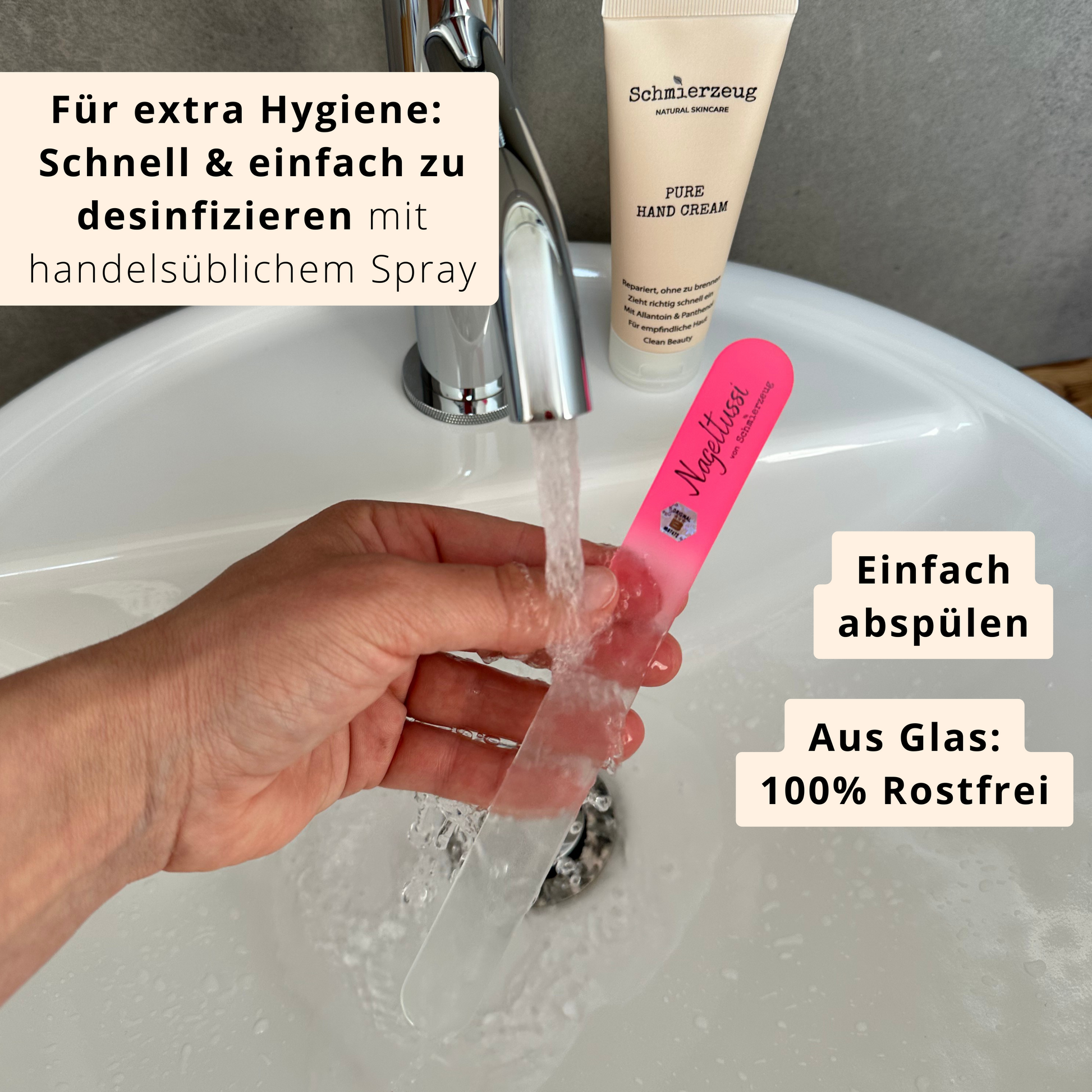Schnell und einfach lassen sich Glasnagelfeilen mit warmem Wasser abwaschen. Wer möchte kann sie außerdem mit handelsüblichem Spray desinfizieren. Sie sind 100% rostfrei.