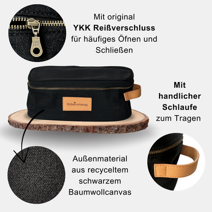 Schwarzer Kulturbeutel mit original YYK Reisverschluss, handlicher kunstleder Schlaufe in hellbraun und Außenmaterial aus schwarzem Baumwollcanvas.