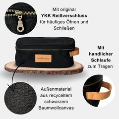 Schwarzer Kulturbeutel mit original YYK Reisverschluss, handlicher kunstleder Schlaufe in hellbraun und Außenmaterial aus schwarzem Baumwollcanvas.