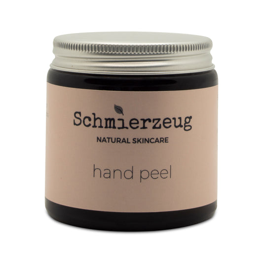 Handpeeling von Schmierzeug. Natürliche Kosmetik, Clean Beauty frei von Parabenen, ohne Paraffine, ohne Mikroplastik, ohne Silikone. Mit wertvollen bio Inhaltsstoffen: Bio Sheabutter, bio Jojobaöl, bio Kokosöl. Für glatte gepflegte Hände. Ergänzt eine Maniküre perfekt. Vegan. Made in Germany. Nachhaltig in Deutschland hergestellt. Liebevoll entwickelt für zarte Hände. 