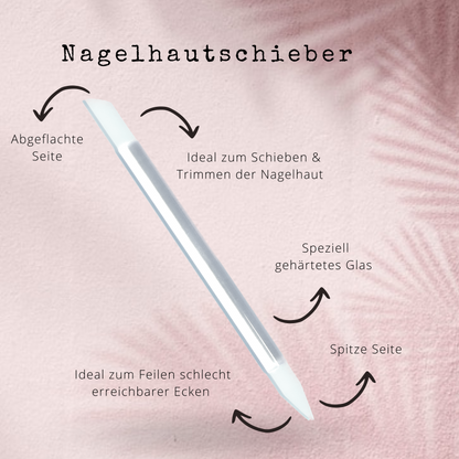 Großaufnahme des Glas-Manikürestabs mit Infotext. Die abgeflachte Seite eignet sich zum Schieben und Trimmen der Nagelhaut, die spitze Seite zum Feilen schwer erreichbarer Stellen. Hergestellt aus speziell gehärtetem Qualitätsglas.